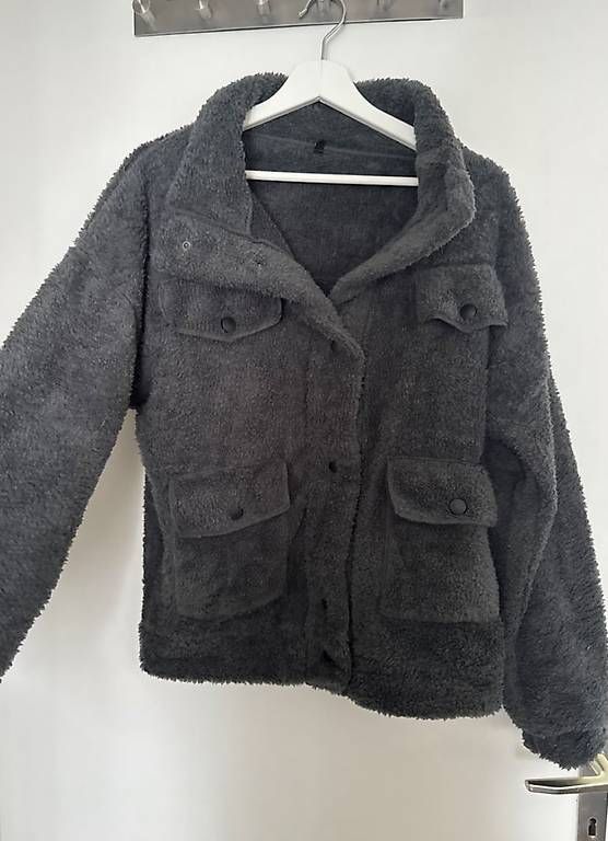 Giacche: Warme, graue Teddy Jacke, Grösse M – Usato da Brüttisellen venduto da Ariana-24