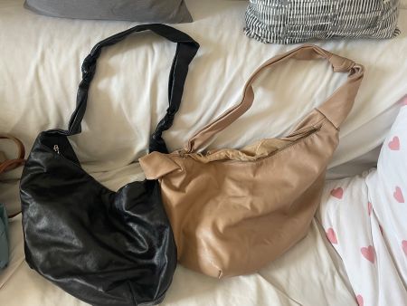 Deux sac beige et noir simili cuir "New Yorker"