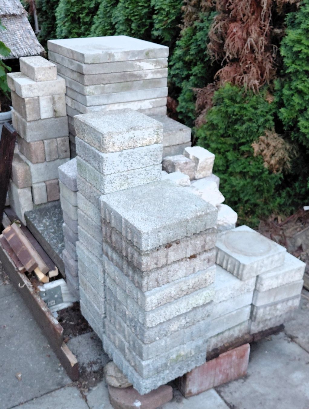 Rivestimenti per pavimenti: Diverse Steinplatten in verschiedenen grössen – Usato da Ettiswil venduto da focus611
