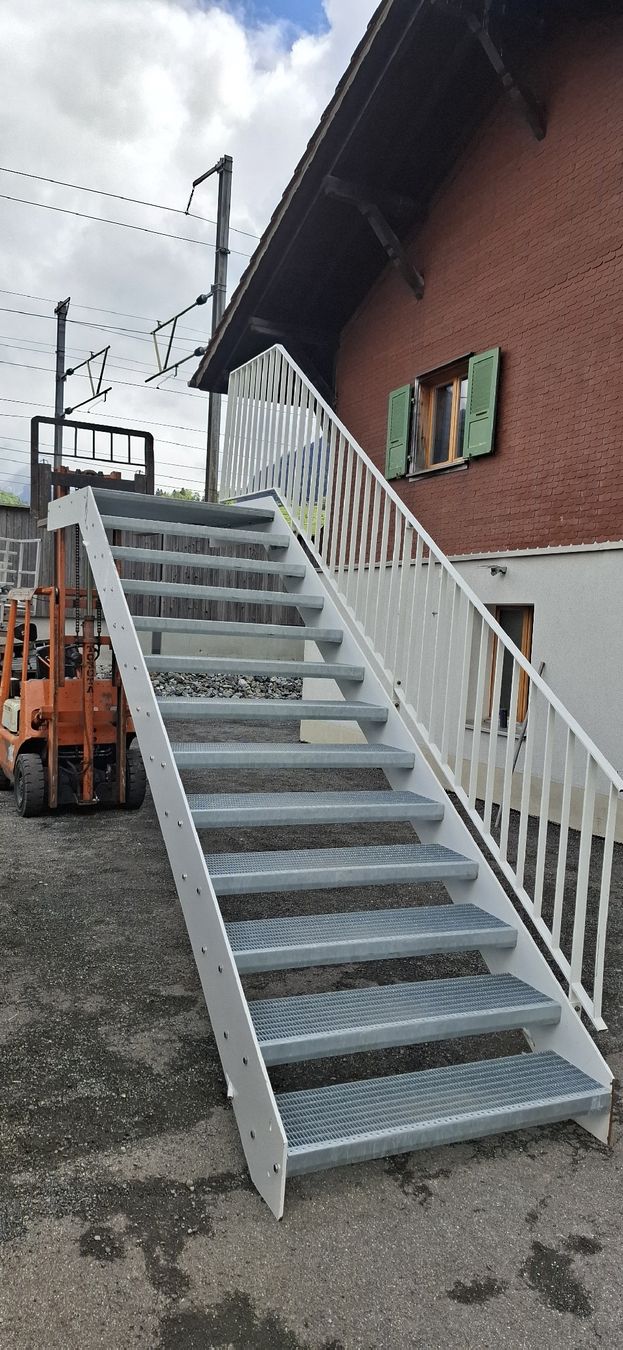 Scale: Treppe mit Geländer und Podest – Usato da Reichenbach i. K. venduto da Wskorpion