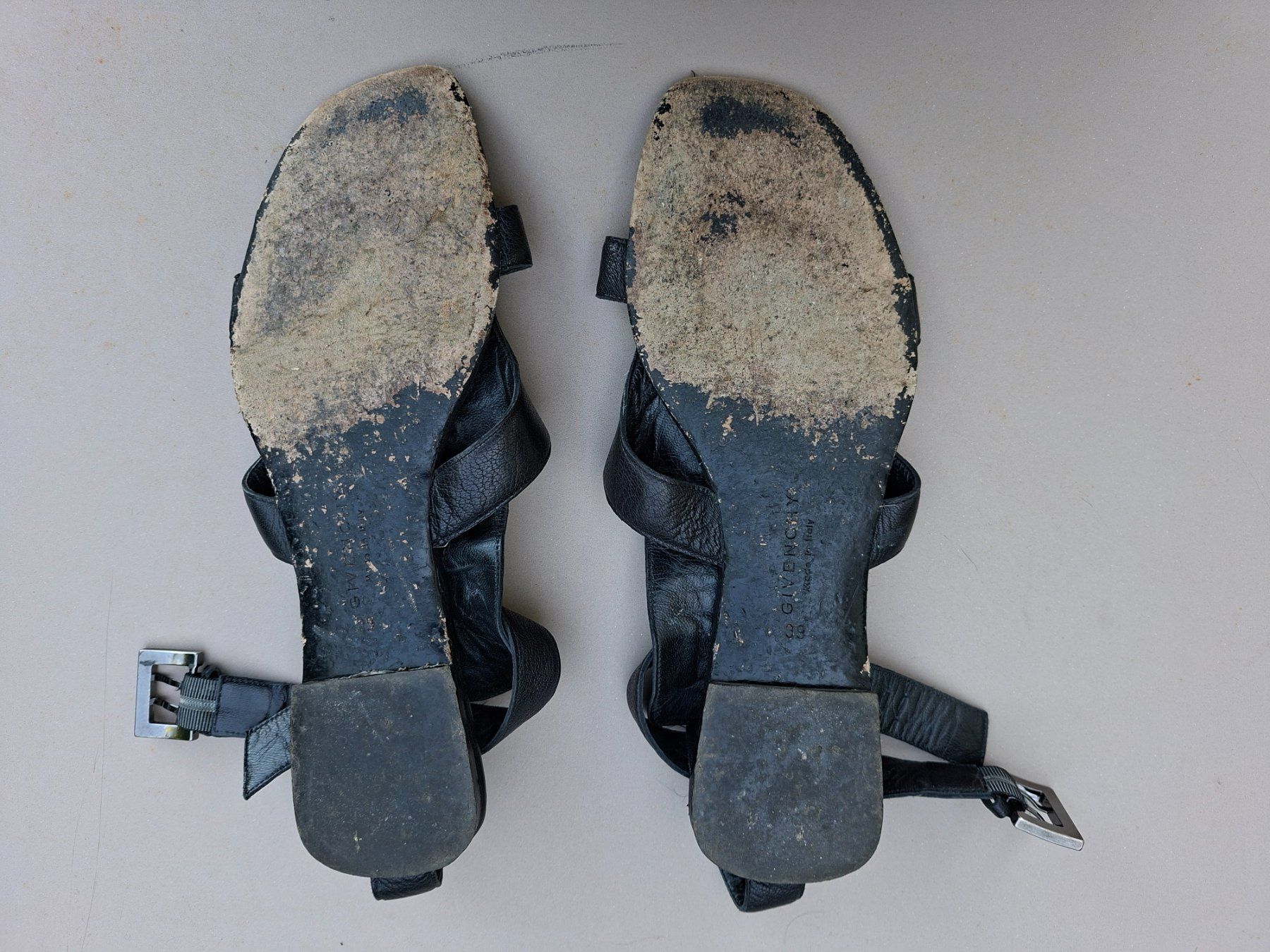 Givenchy Scarpe da donna: Paire de spartiates cuir noir Givenchy taille 39 – Usato da Chêne Bougeries venduto da guimzou 2