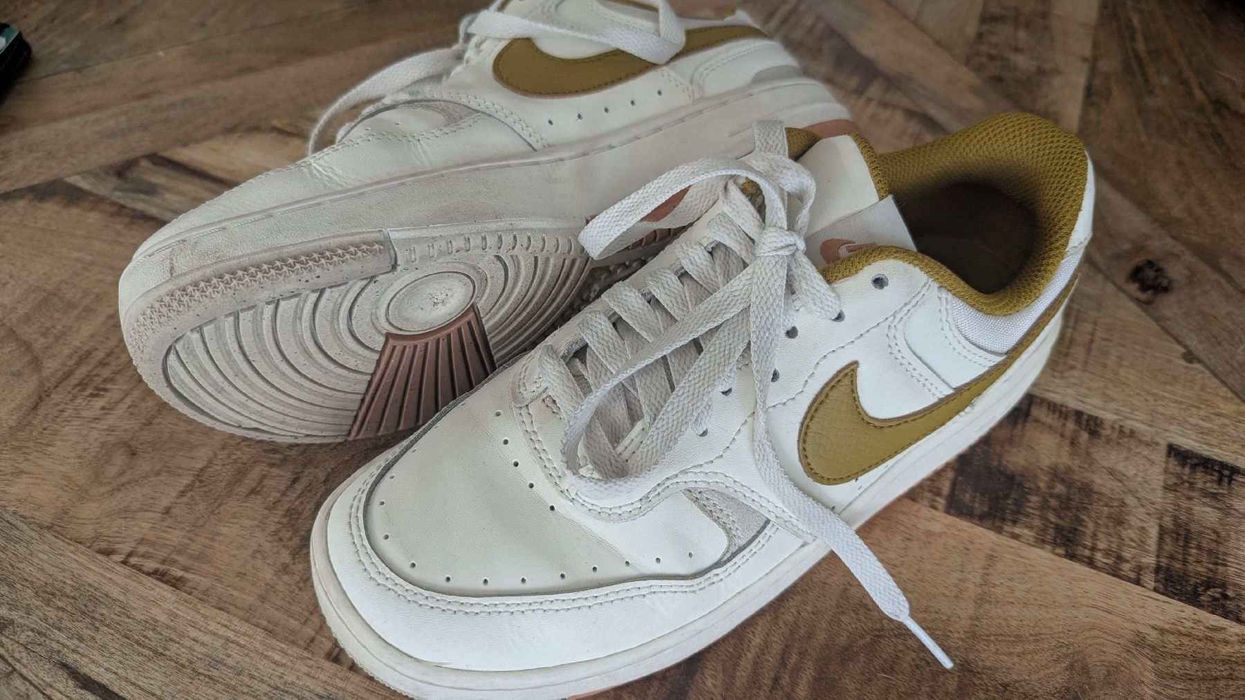 Nike Scarpe da uomo: Nike Schuhe Gr. 37.5 – Usato da Birr venduto da Liv_Nina 4