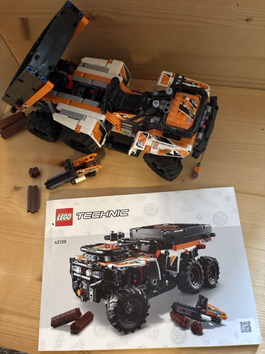 Lego Kit di costruzioni: LEGO Technic 42139 – Usato da Grandvillard venduto da pad_9hmh 2