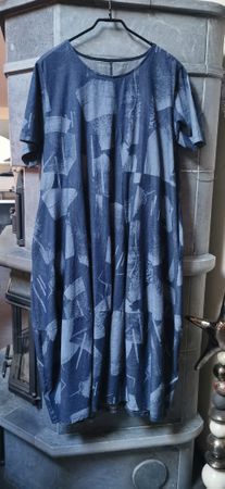 Sommerkleid blau gemustert, Gr. XL wie Rundholz