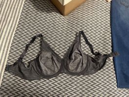 Eleganter Grauer BH mit Spitze, Grösse 85E
