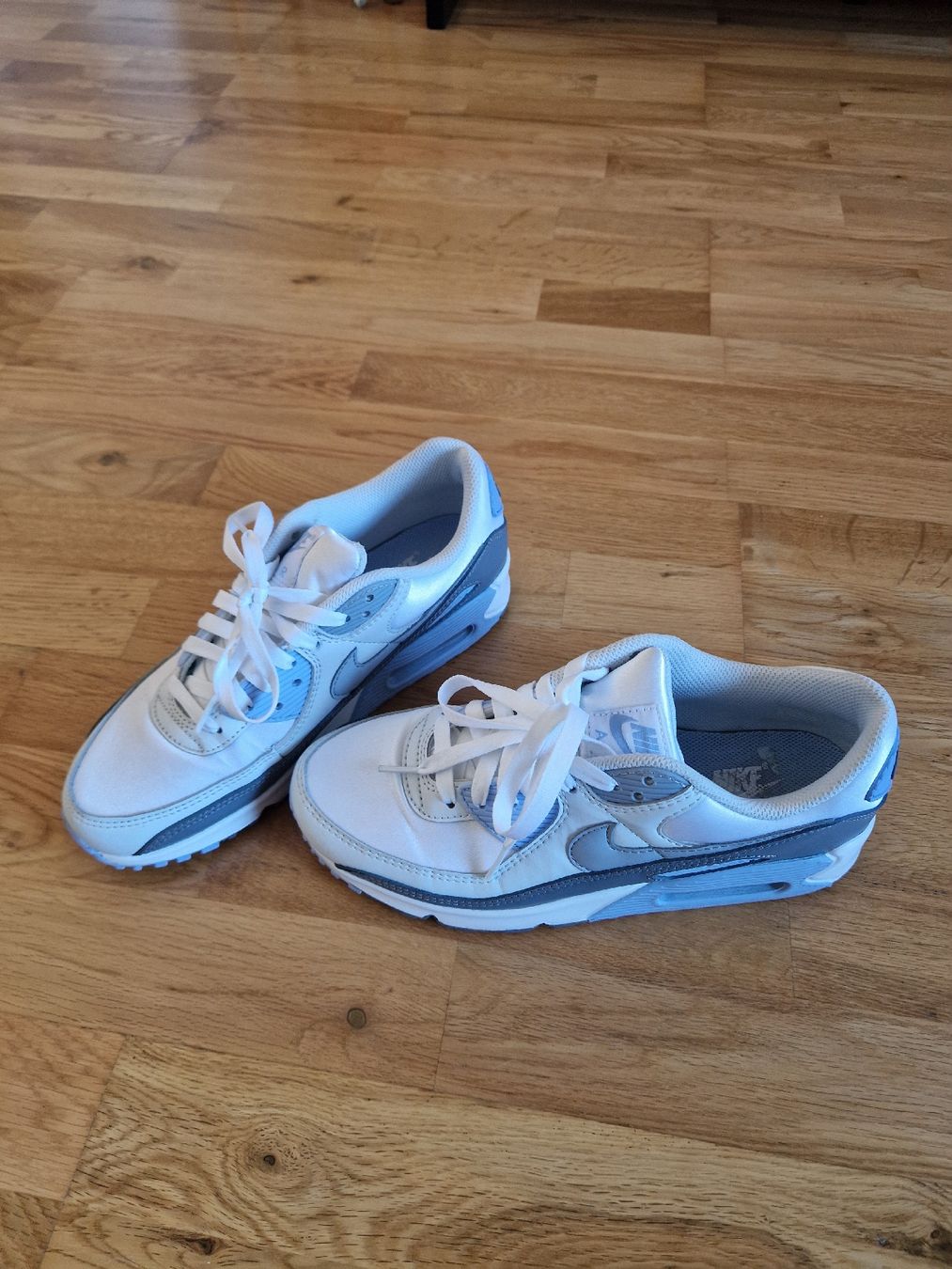 Nike Scarpe da donna: Nike AIR MAX 90 White/Grey – Usato da Therwil venduto da che_8yn7 3