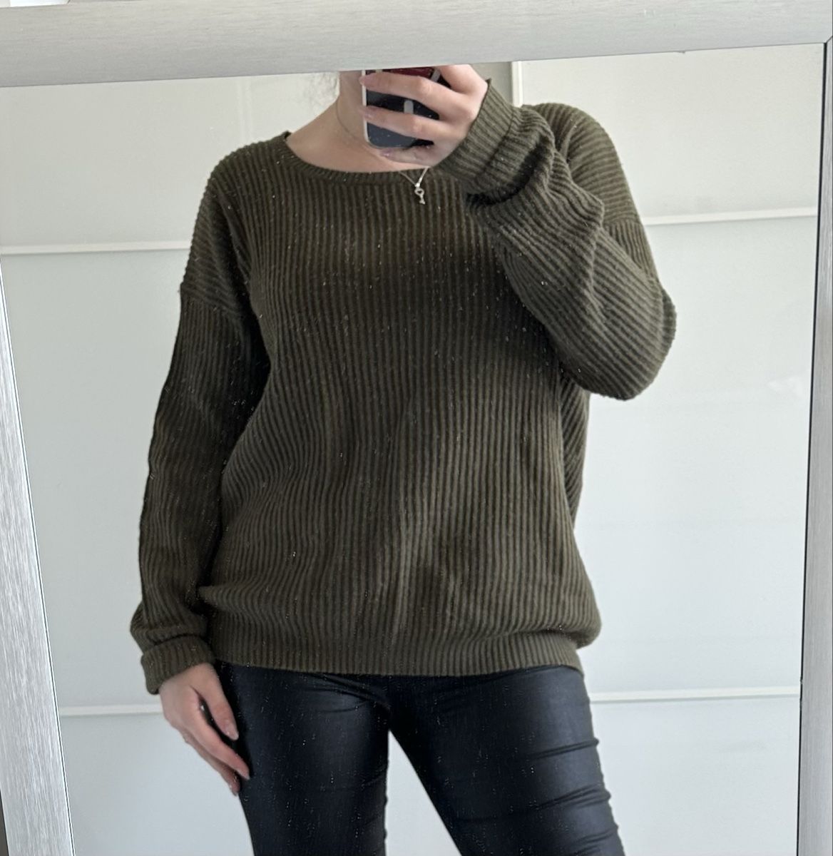 Pullover & Sweatshirts: Strickpullover Grösse M, Khaki/Olivgrün – Gebraucht aus Uster von deb_ljc5 1