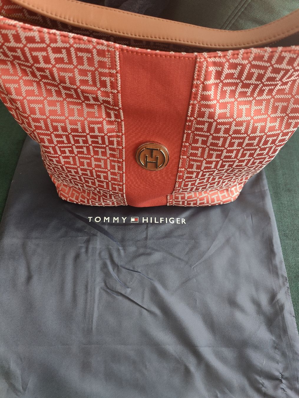 Tommy Hilfiger Taschen für Damen: Tommy Hilfiger Handtasche – Neu (gemäss Beschreibung) aus Adliswil von tan_mpy7