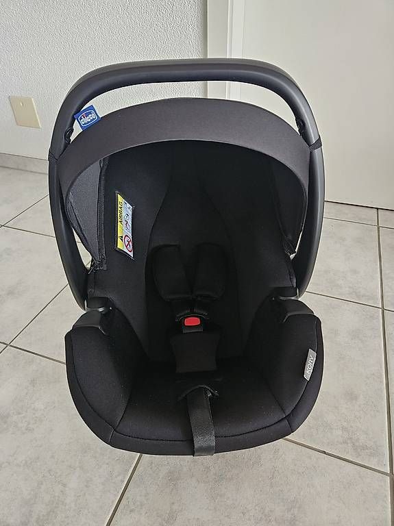 Chicco Seggiolini per auto: Chicco Kory i-Size Autositz Babyschale 40-80cm – Usato da Worb venduto da MisterSunshine 1