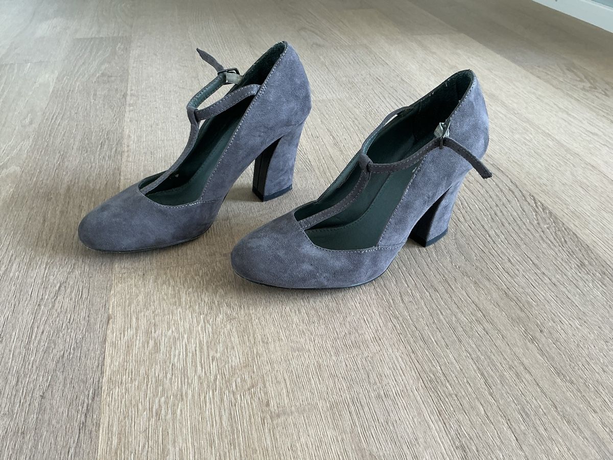 Scarpe da donna: Bata Schuhe, Farbe Grau, Größe 37 – Usato da Hergiswil NW venduto da wol_j5qk 1