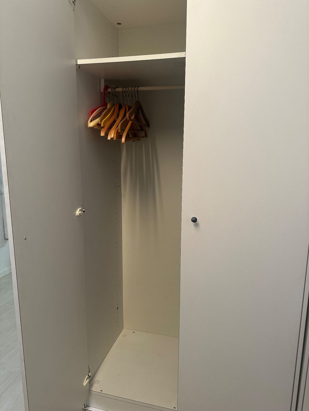 Schränke: Kleiderschrank (4-teilig). – Gebraucht aus Zürich von Toftegaard 1