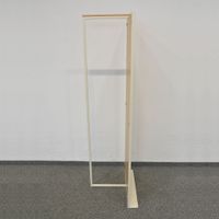 Schönbuch Skid Garderobenständer mit Holzwand Perlweiss