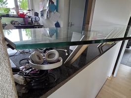 Bartheke /  Glasplatte mit 3 Stützen