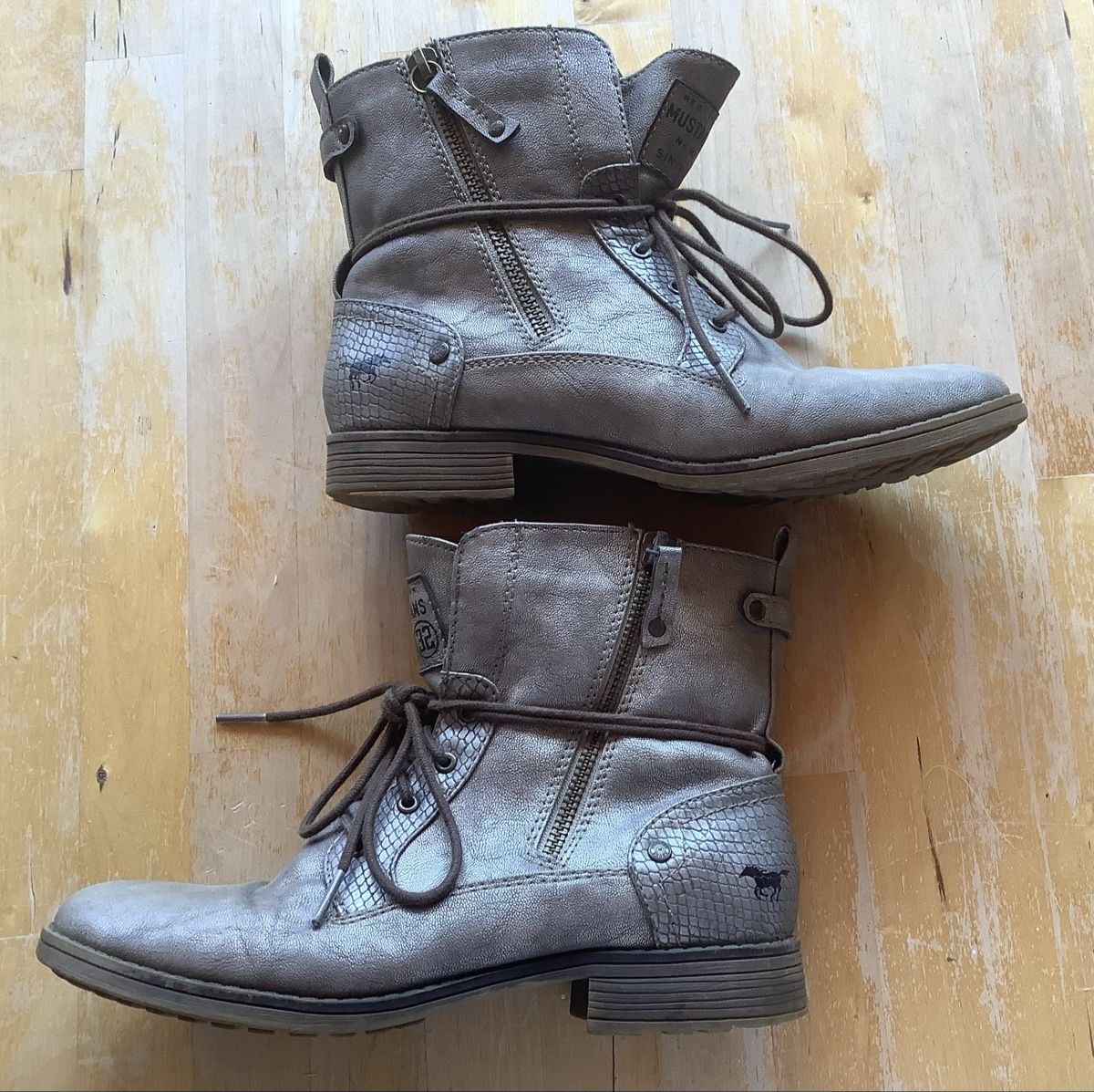 Mustang Chaussures femmes: Bottines Mustang taille 38 – D'occasion à Le Noirmont par Thiwen-Ric