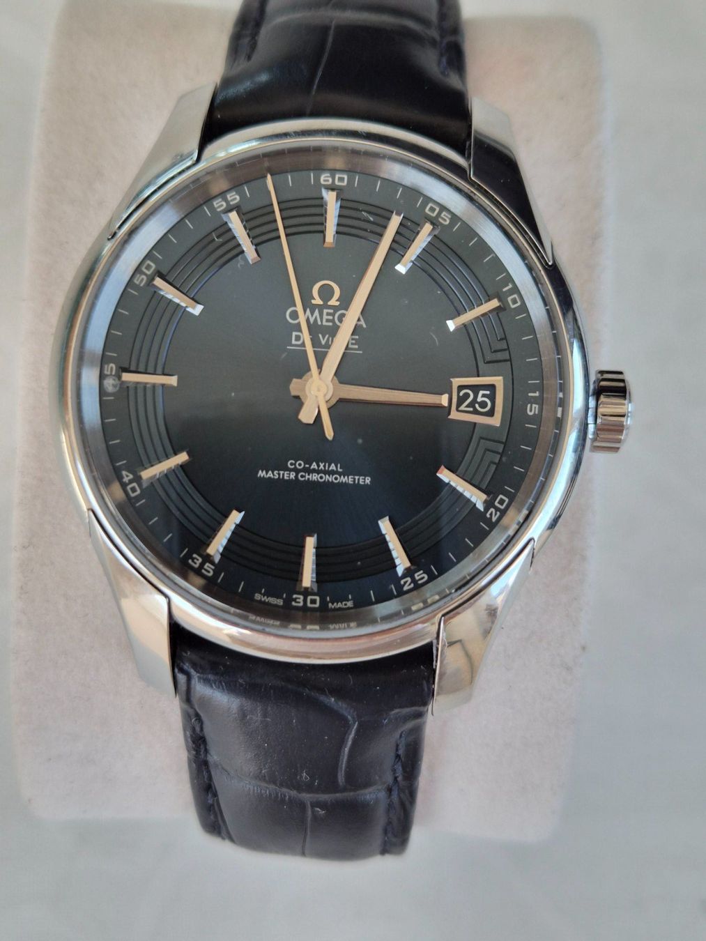 Omega Uhren: Omega De Ville Hour Vision – Gebraucht aus Chabrey von Horology 1