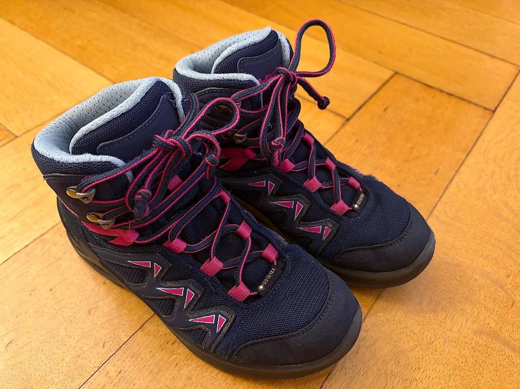 Scarpe per ragazzi: LOWA Wanderschuhe Grösse 33 – Usato da Basel venduto da sarah1220