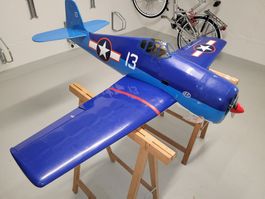 F-6-F Hellcat, mit 15 ccm. 4-Takter und allen Servos