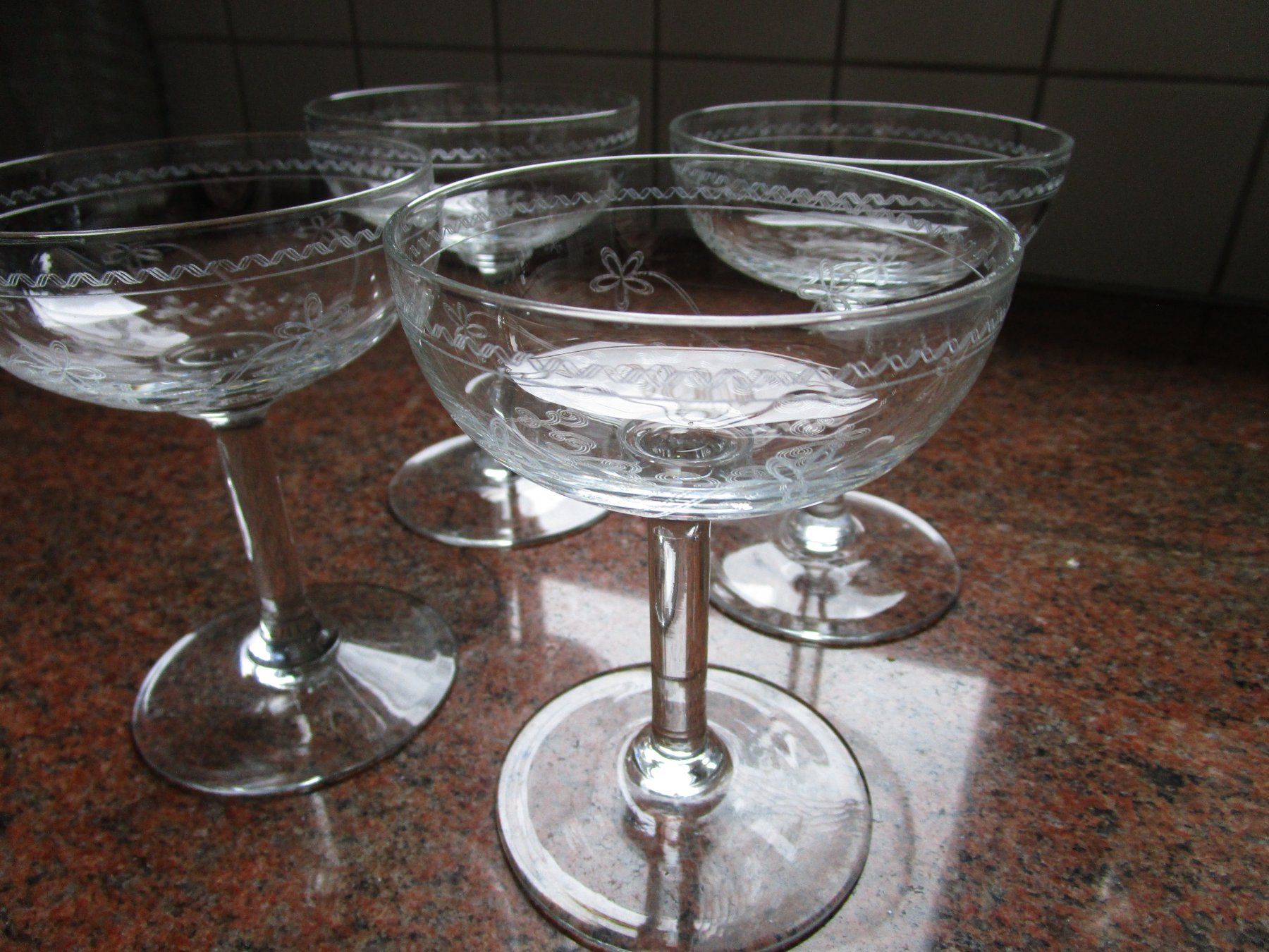 Bicchieri: 4 Cocktail/Martini Gläser – Usato da Riehen venduto da goretto 1