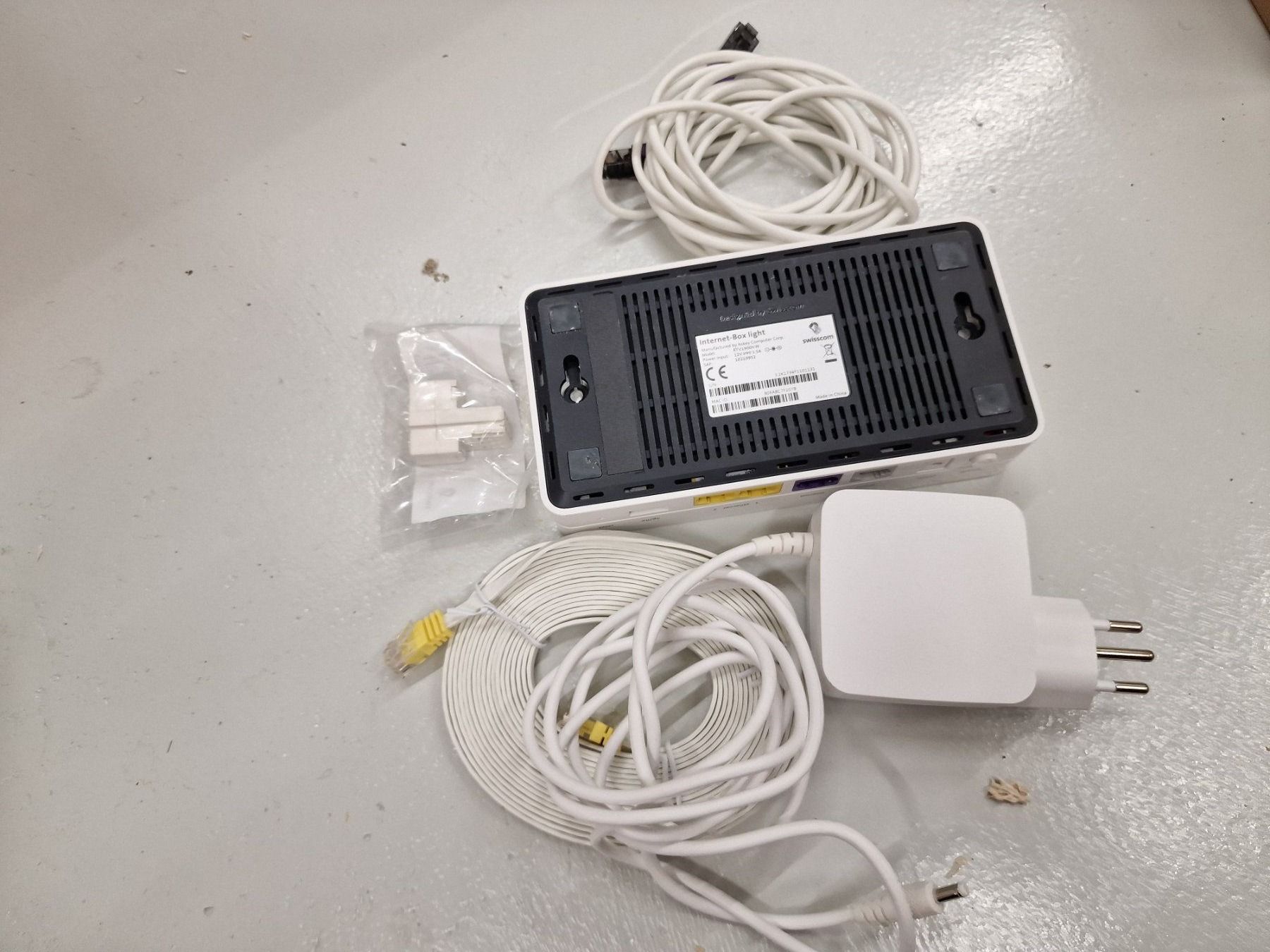 Swisscom Modems & Router: Swisscom Internet Box Light / inkl. Zubehör – Gebraucht aus Kriens von