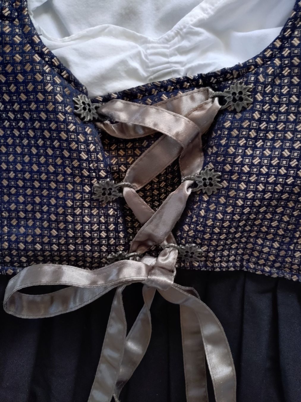 Vestiti & Gonne: Dirndl von AlmandaTrachten Gr. 152 – Usato da Mönchaltorf venduto da Kafibohne26 4