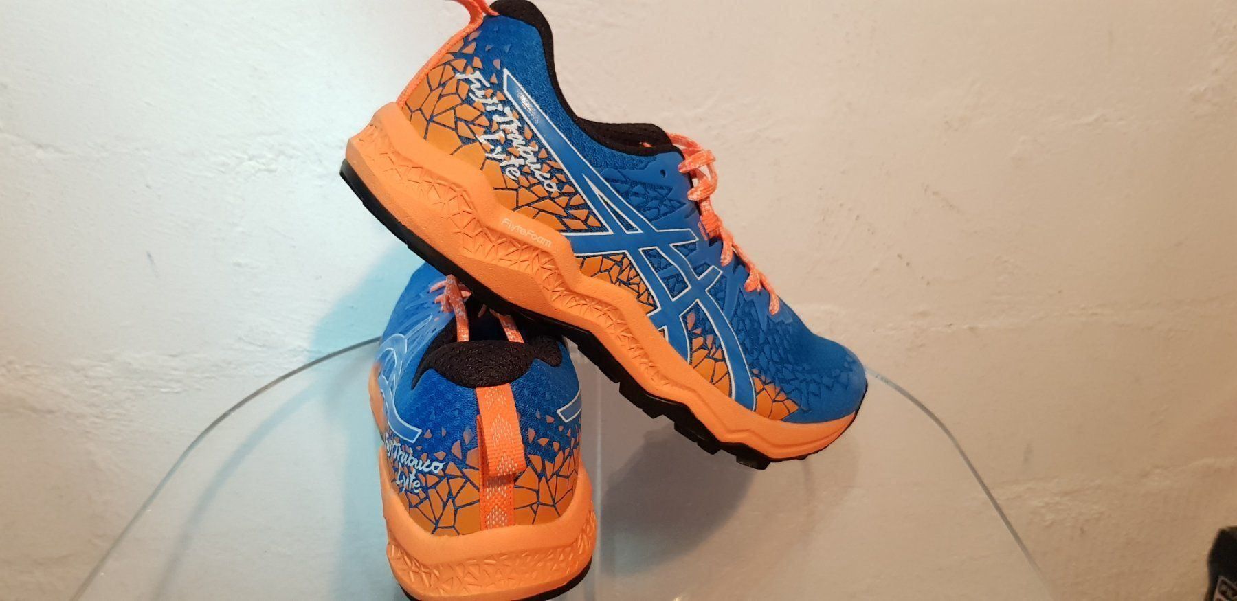 Asics Scarpe da uomo: ASICS FUJITRABUCO LYTE HERREN GR.46.5 NEU – Nuovo e nell'imballaggio originale da Kilchberg ZH venduto da boanse 6