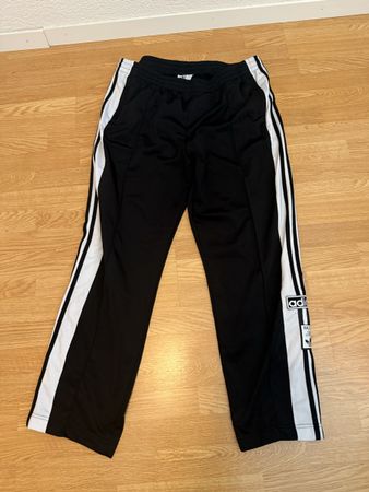 Adidas Trainingshose schwarz weiss Grösse 2XL neuwertig
