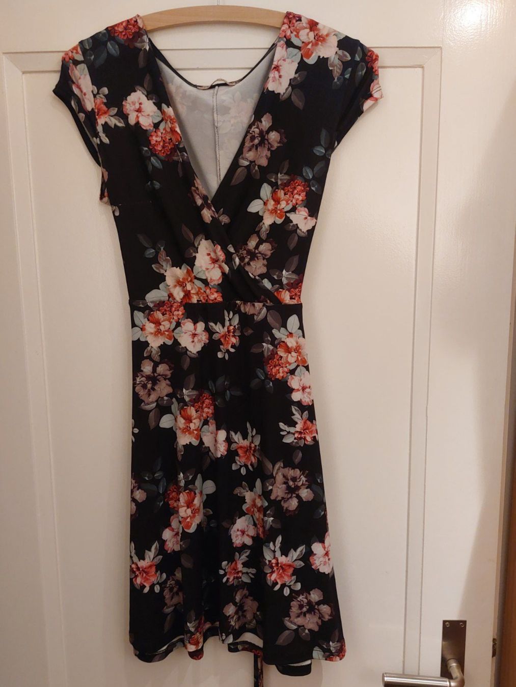 Anna Field Kleider: Anna Field Jerseykleid - Blumen Gr. M – Gebraucht aus Zollikofen von san_w2xs