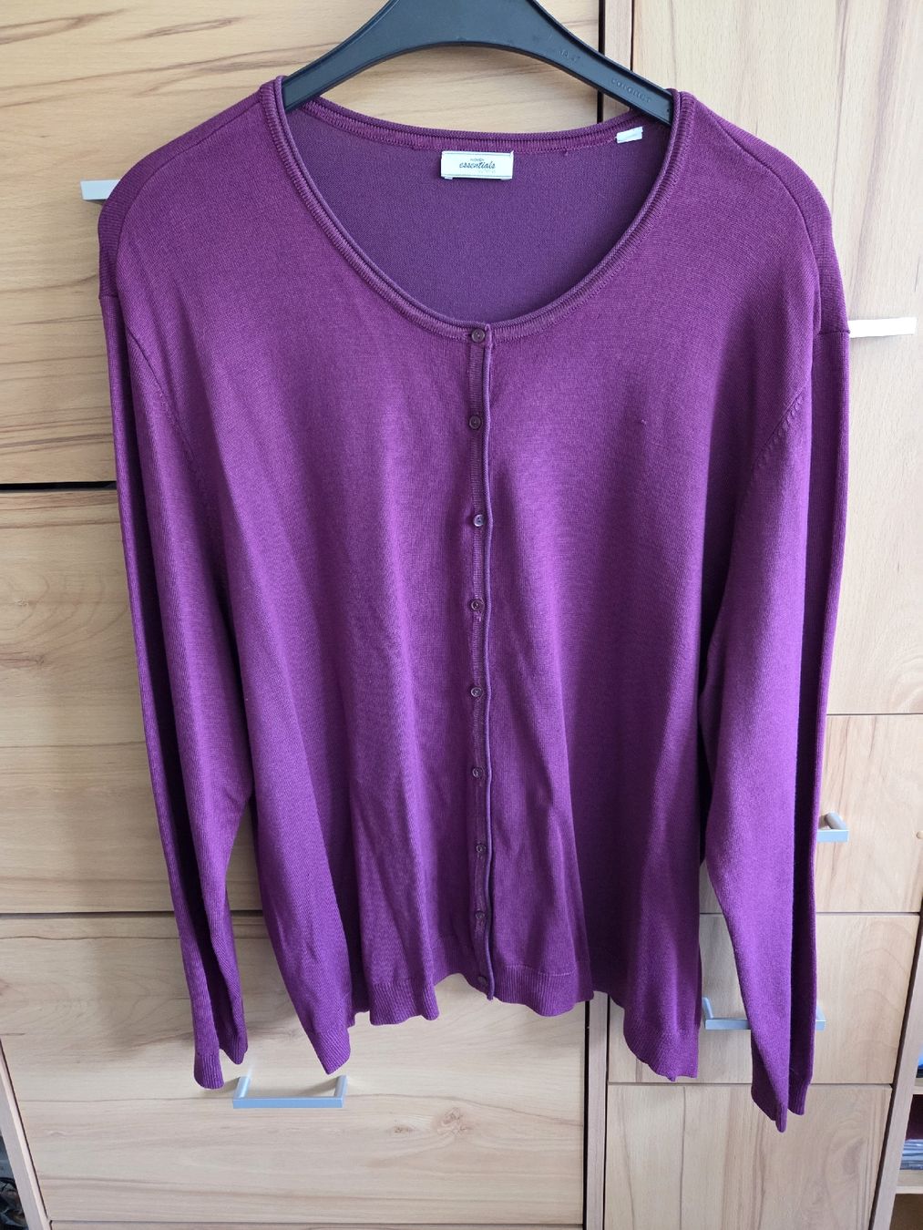Jacken: Strickjacke mit Knopfleiste Beerenfarbe Gr.48/50 – Gebraucht aus Winterthur von katzen07