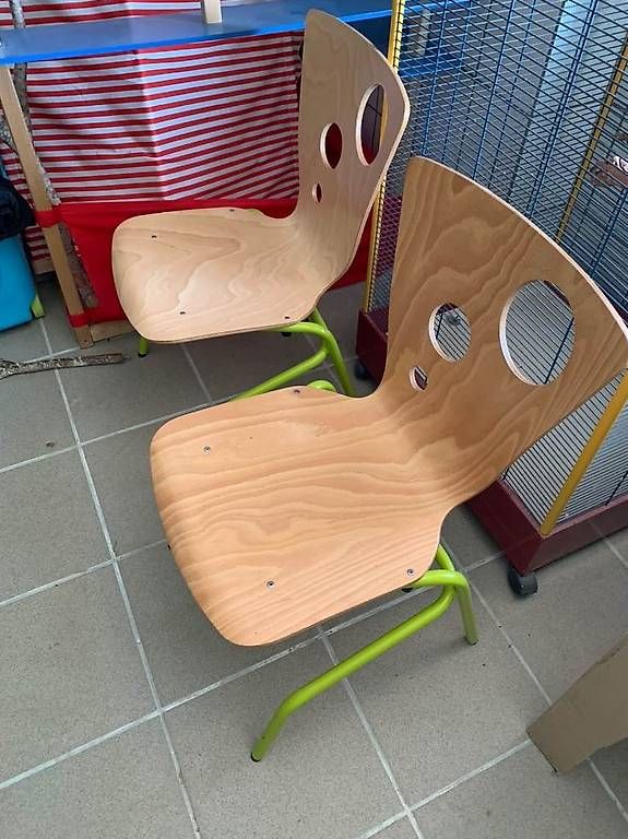 Set di tavolo e panche: Table et 2 chaises enfant – Usato da Peney-le-Jorat venduto da Miss_paramount 1