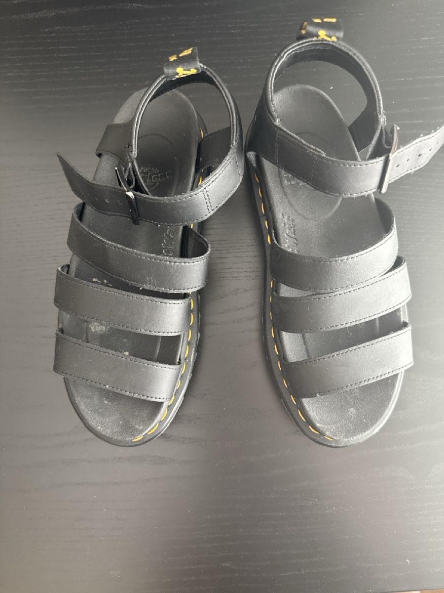 Chaussures femmes: Dr. Martens Sandalen Gr. 39 – D'occasion à Luzern par Barbella12