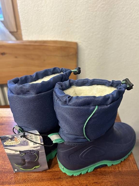 Scarpe per ragazzi: Neue Winterstiefel 24 – Nuovo e nell'imballaggio originale da Winterberg ZH venduto da Rmet