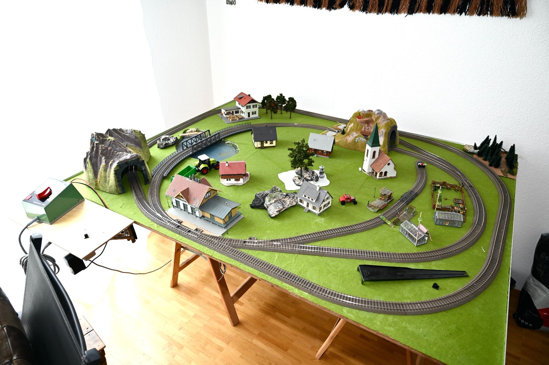 Modellini di ferrovie: Komplete Modelleisenbahn Anlage 9 Loks – Usato da Zufikon venduto da Connec