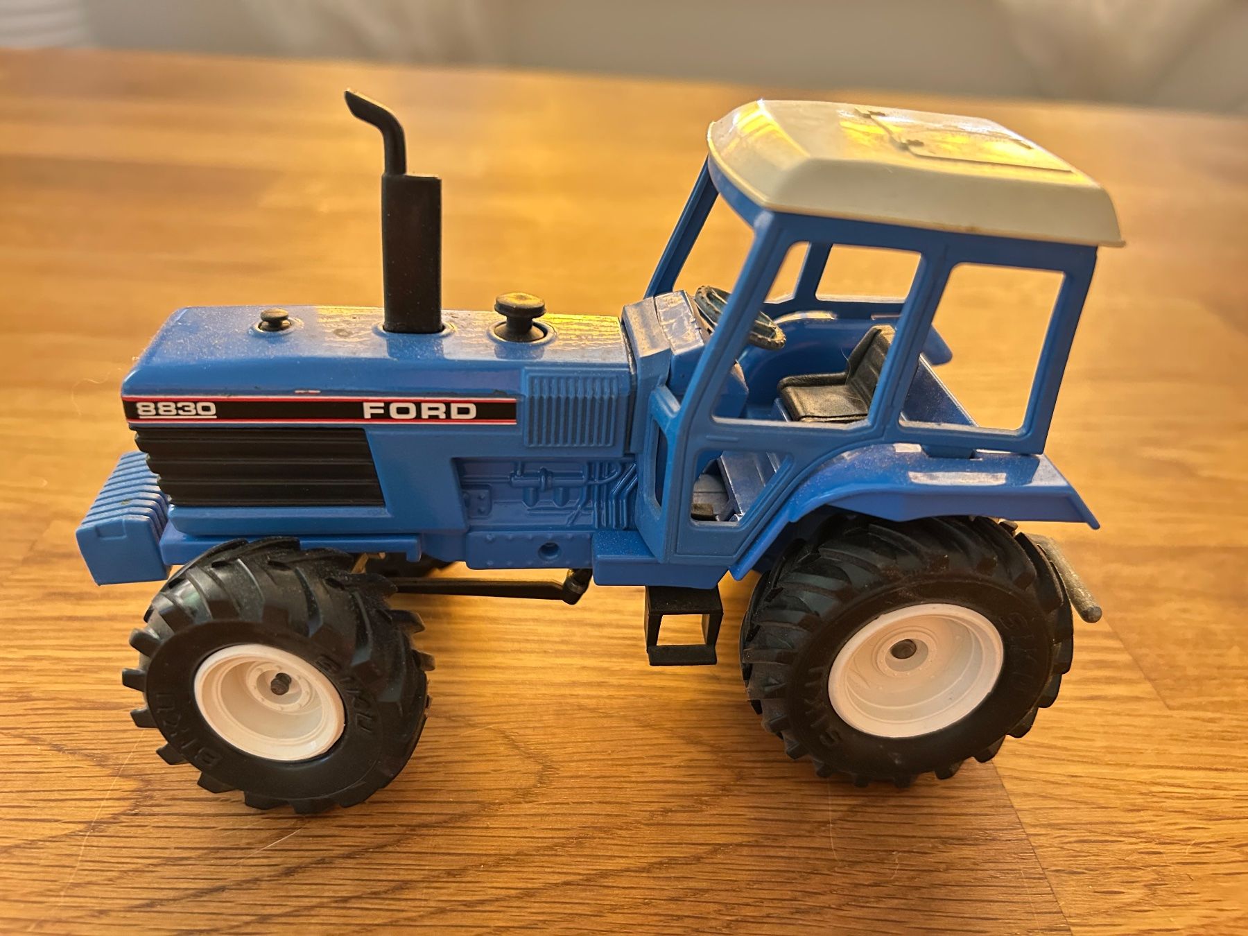 Siku Modellbausätze & Standmodelle: Siku Traktor Ford vintage – Gebraucht aus Aesch BL von aligator010 1
