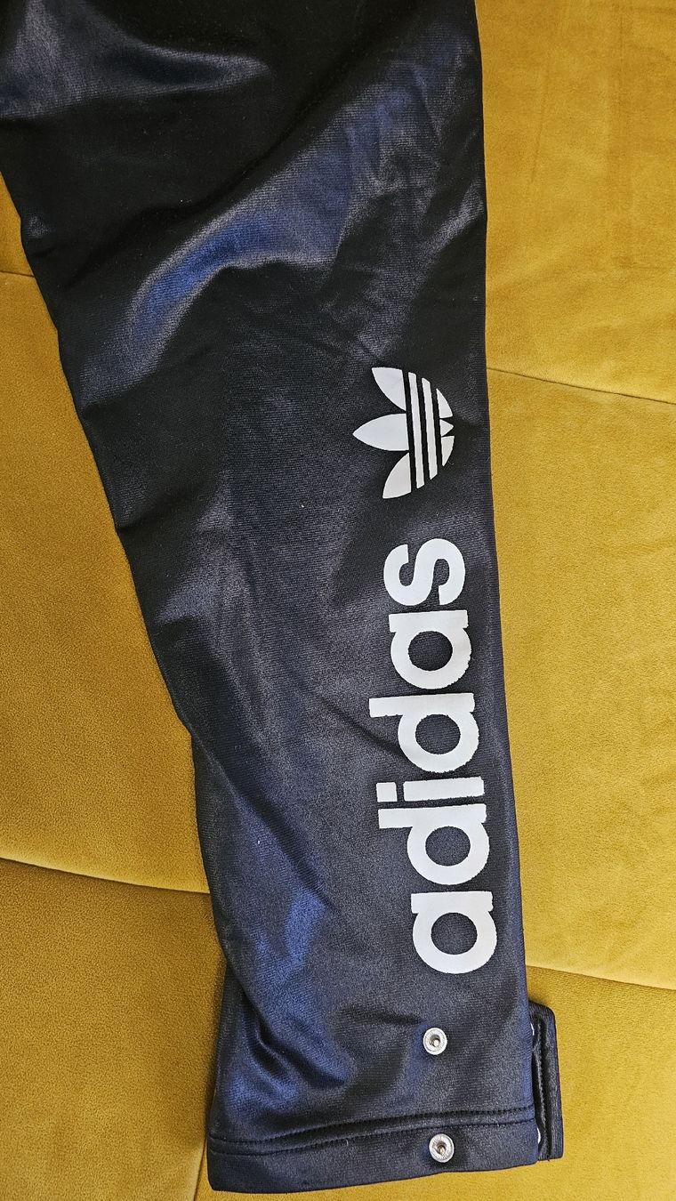 Adidas Pantaloni: Adidas Trainingshose Gr. 38 schwarz – Usato da Mauren venduto da ehr_5cy6 4