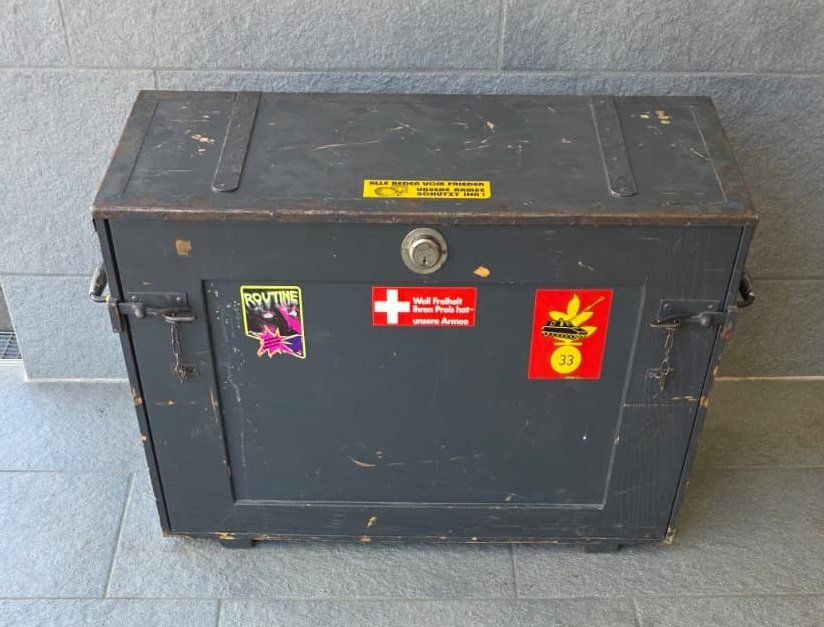 Casse di trasporto: Originaler Schweizer Armee Holzkorpus / Bürokiste – Usato da Flums venduto da Flumsantik