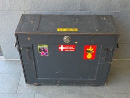 Originaler Schweizer Armee Holzkorpus / Bürokiste