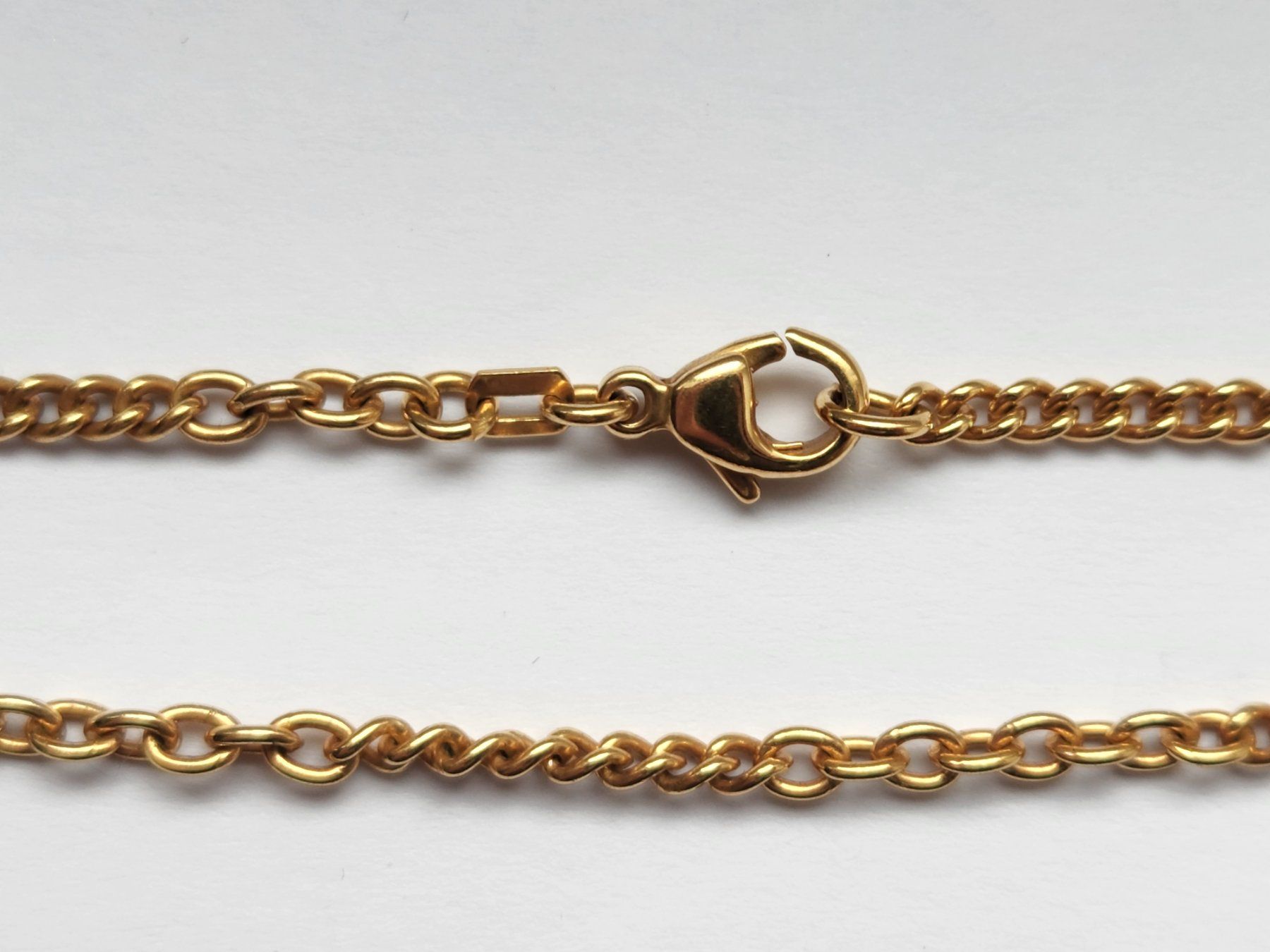 Armbänder & -reifen: Americ Gold Chain Bracelet, Elegant & Timeless Design – Gebraucht aus St. Gallen von  2