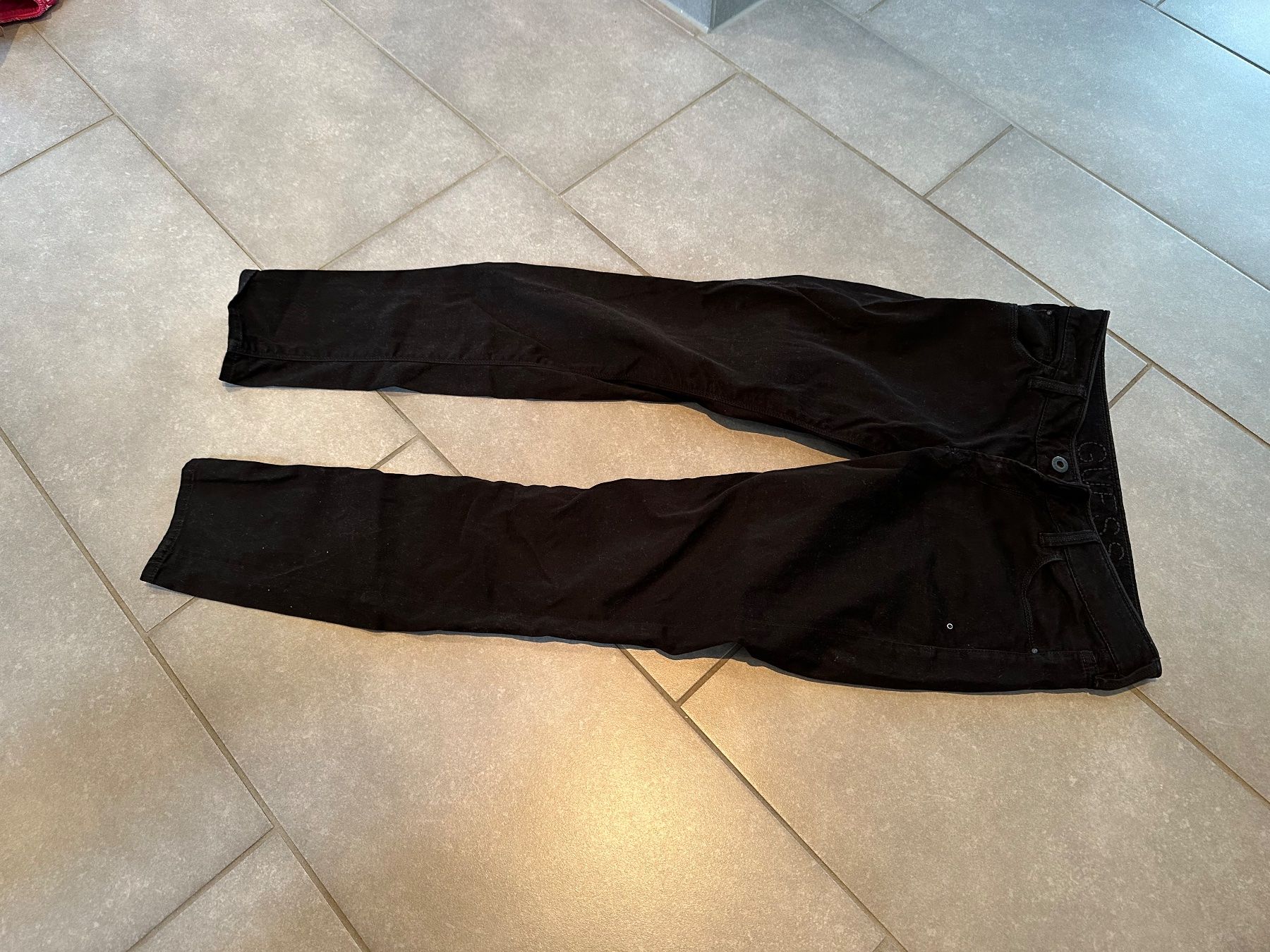 Hosen: Guess Hose – Gebraucht aus Oberuzwil von SaMa1986