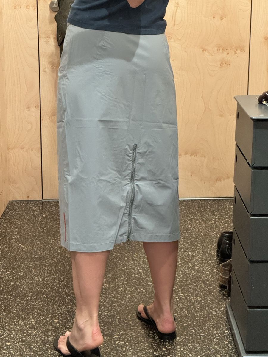 Prada Gonne: Prada grey midi skirt size IT42 / eu 38 – Usato da Zürich venduto da gva_r9gs 9