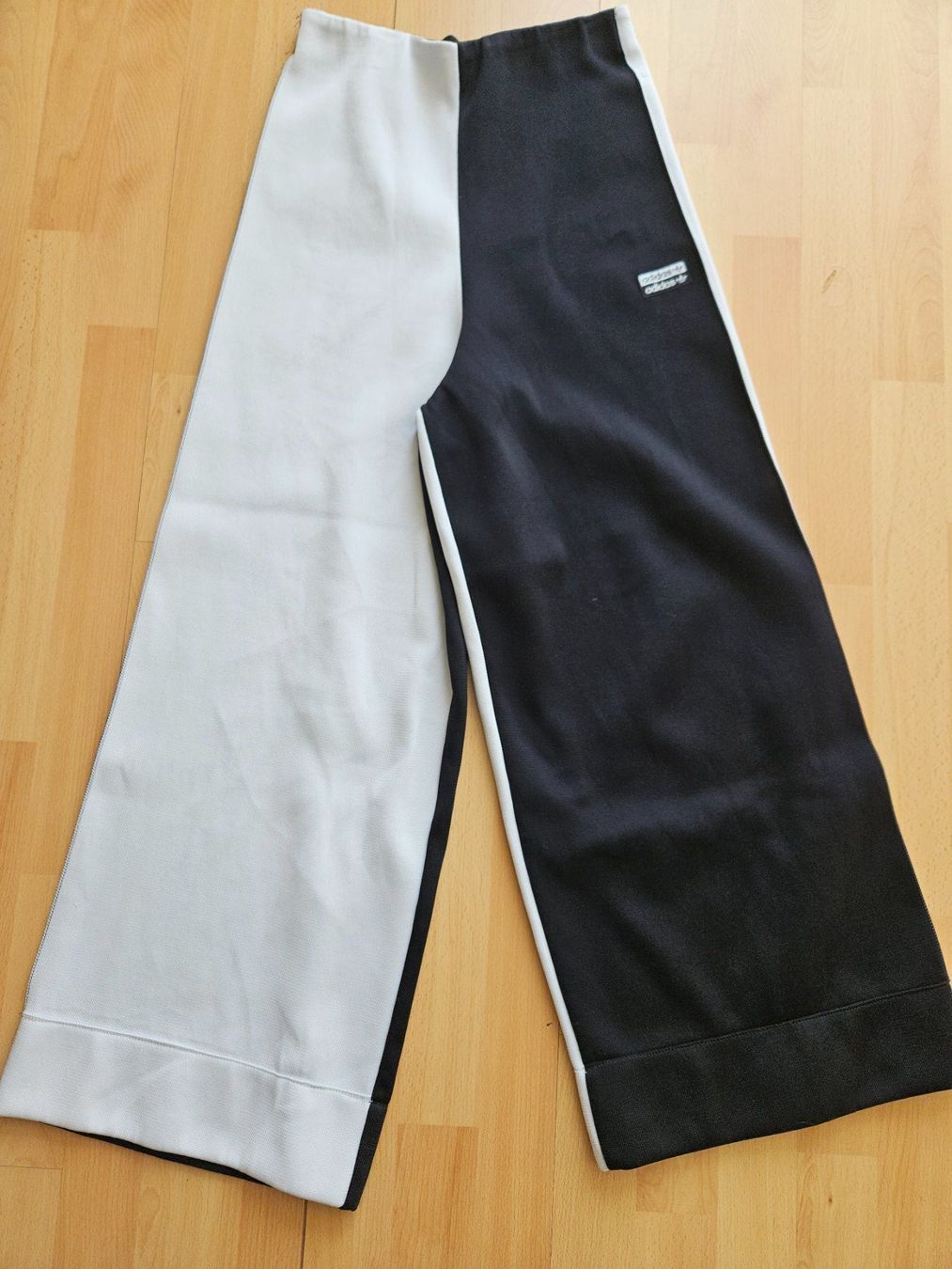Adidas Pantalons: Hose Adidas Grösse S / 36 – D'occasion à Uerikon par mic_wq28