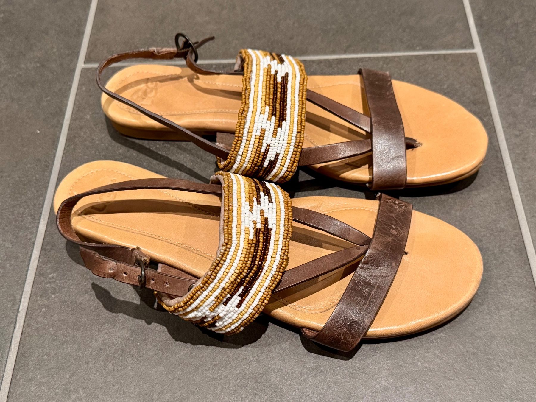 Ledersandalen UGG Verona Serape Beads Gr. 40 Braun (Gebraucht) in ...