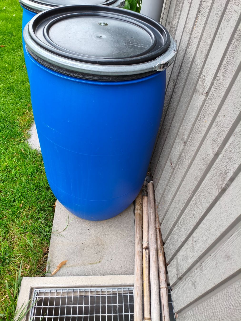 Annaffiatura & Irrigazione: Fass blau 120 Liter – Usato da Lutzenberg venduto da Mbrugal