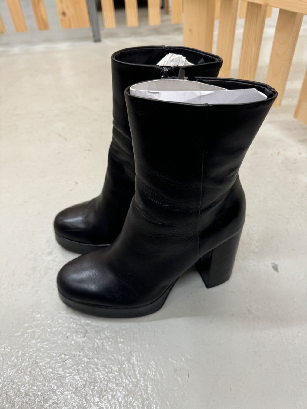 Zara Scarpe da donna: Stiefelette mit Absatz – Nuovo (secondo la descrizione) da Zürich venduto da nik_tw2j
