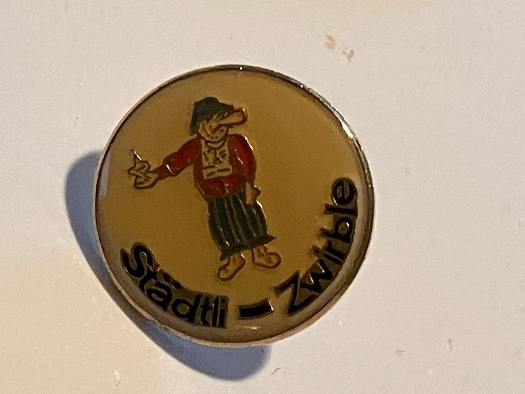 Placchette & Badge: 1 Pin Städtli Zwirble – Usato da Basel venduto da djwwpp