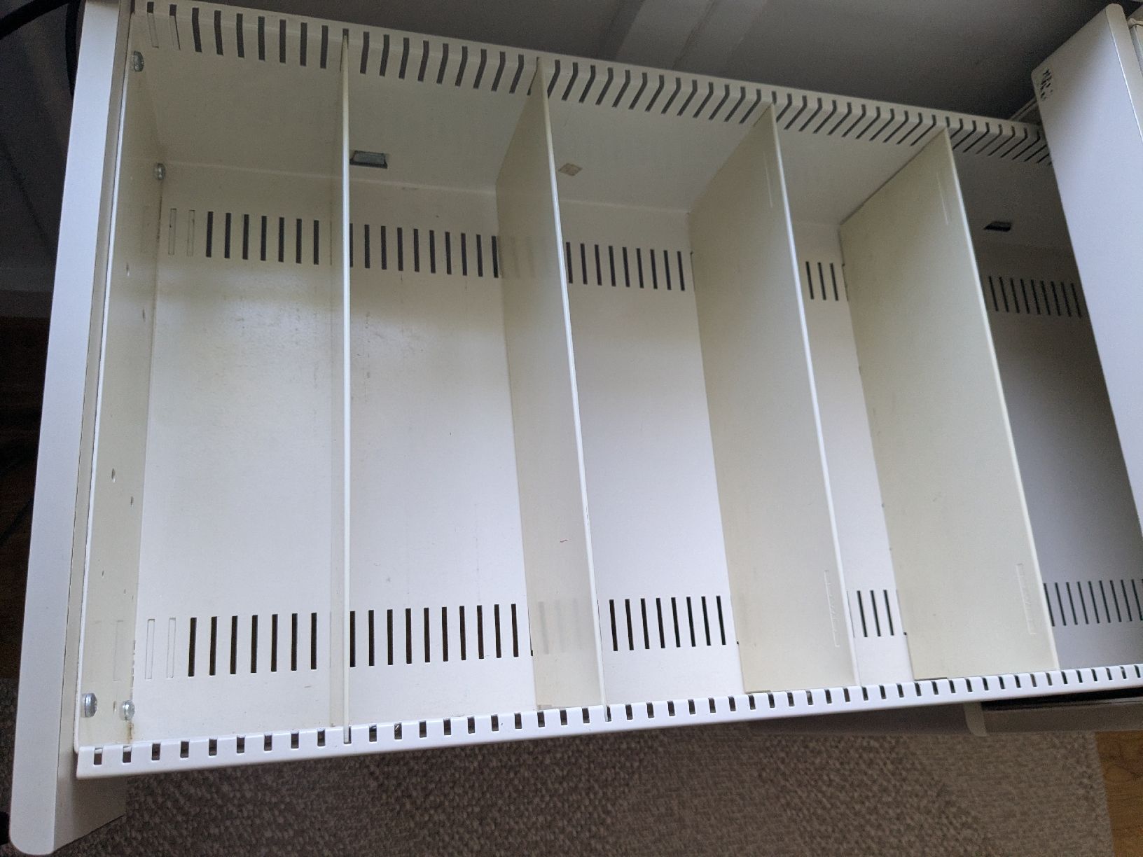 Eléments de bureau: Rollcontainer RWD hellbeige mit drei Schubladen gebraucht – D'occasion à Bülach par wannabeindalight 2