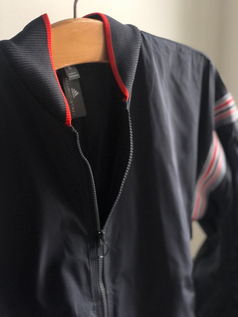 Stella McCartney Jacken: Stella McCartney Jacke – Gebraucht aus Unterägeri von Lerchemeerenge