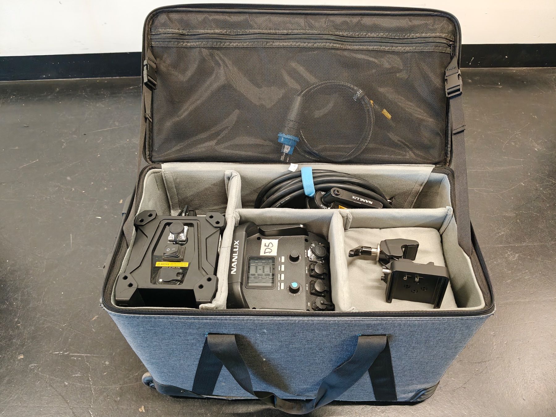Lampade: Nanlux Evoke 1200D LED Filmscheinwerfer Kit mit Flight Case – Usato da Schlieren venduto da CINElight 3