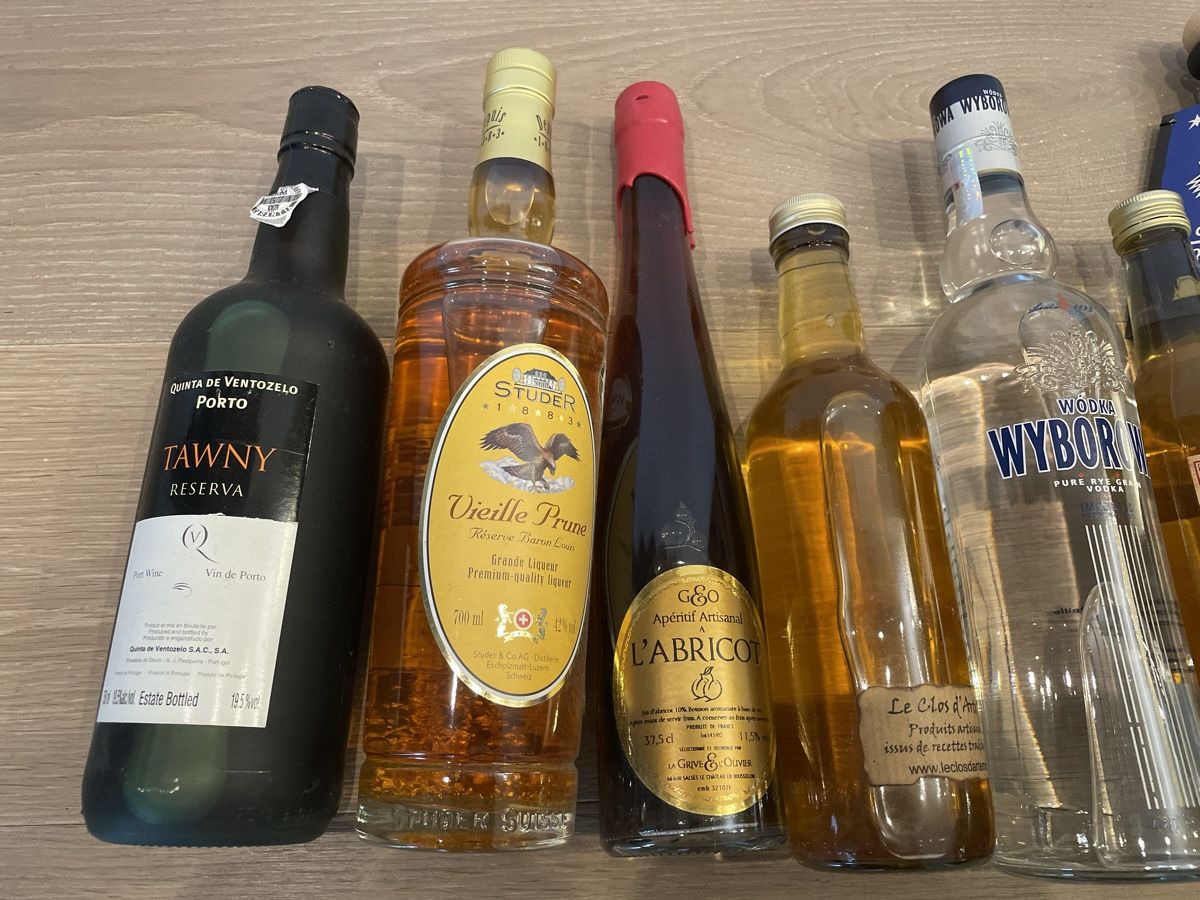 Absolut Vodka Spirituosen: Lot de bouteille diverses, toutes fermees – Neu (gemäss Beschreibung) aus Uitikon Waldegg von sch_68vz 1