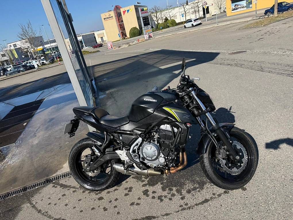 Kawasaki Strasse: Kawasaki Z650 mit 35kw Kit – Gebraucht aus Kreuzlingen von 1992m