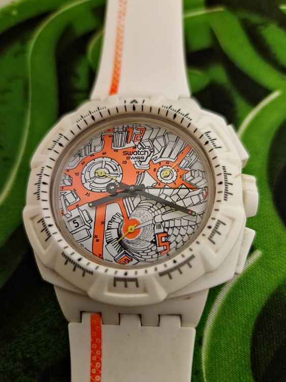 SWATCH NEW CHRONO (SUIW411) 